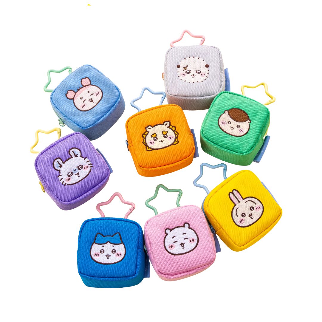 ちいかわ カラビナつき刺繍スクエアミニポーチ